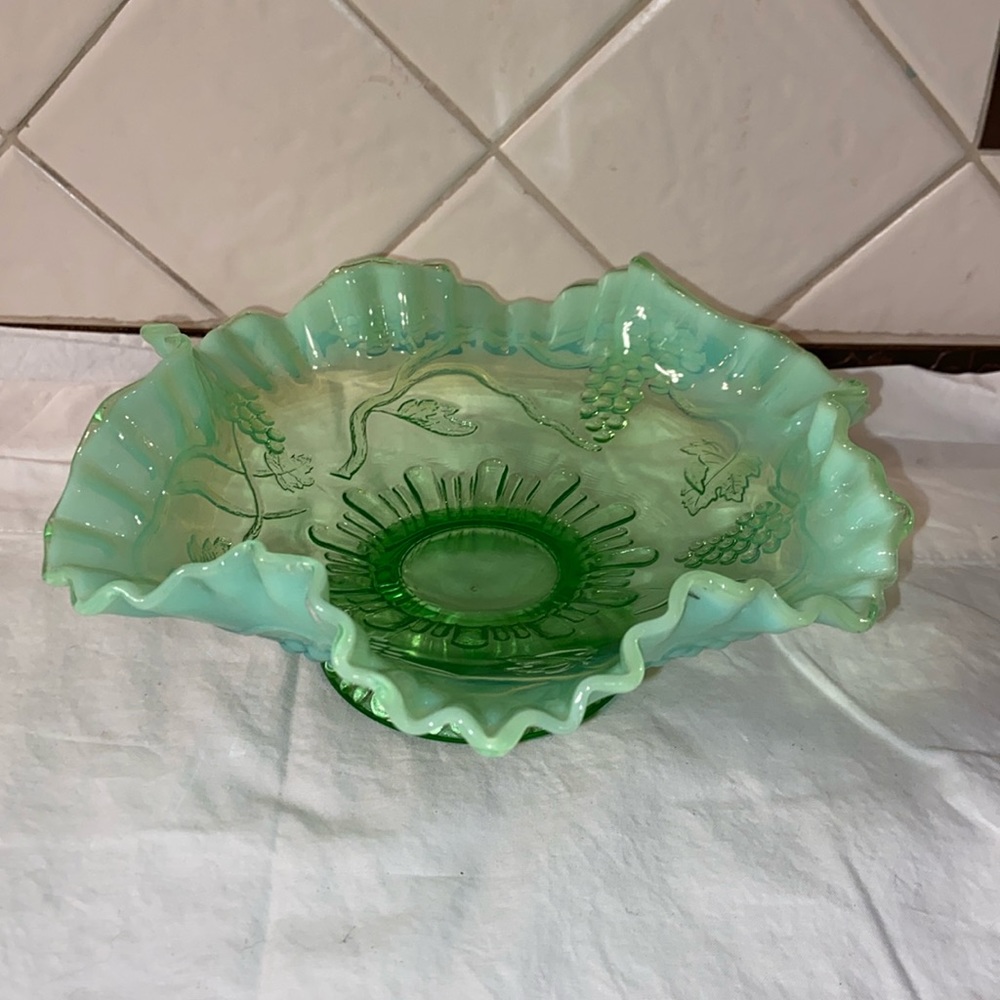 Vintage Jefferson Glass opalescent Ruffled candy dish Bowl compote